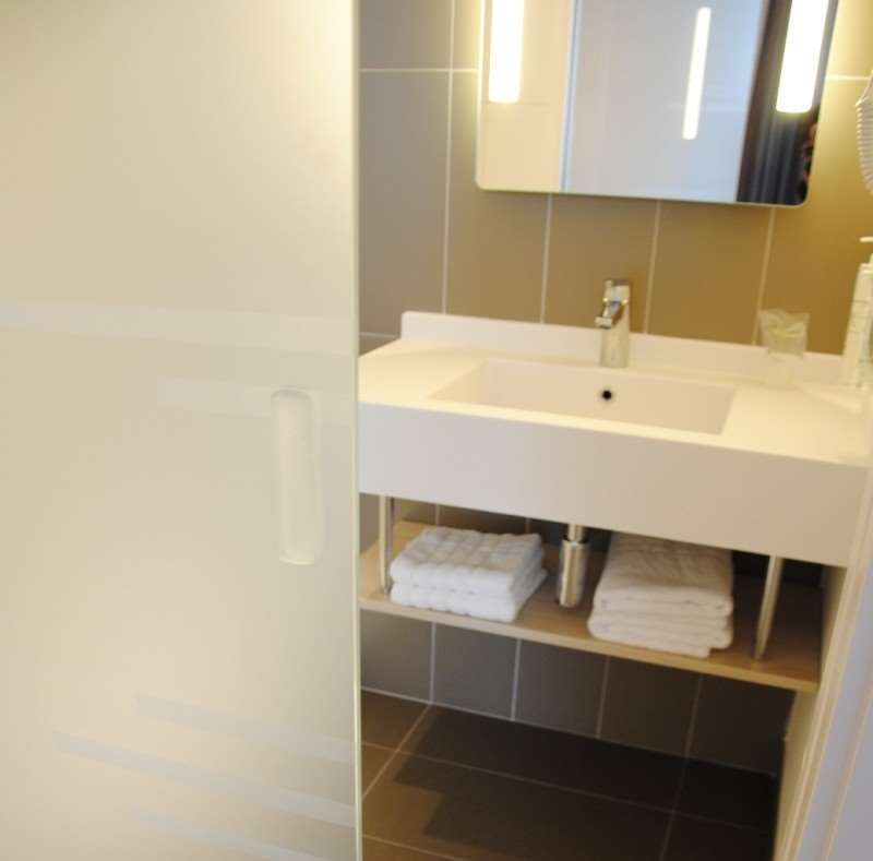 Brit Hotel Vendee Mer Les Achards  Bilik gambar